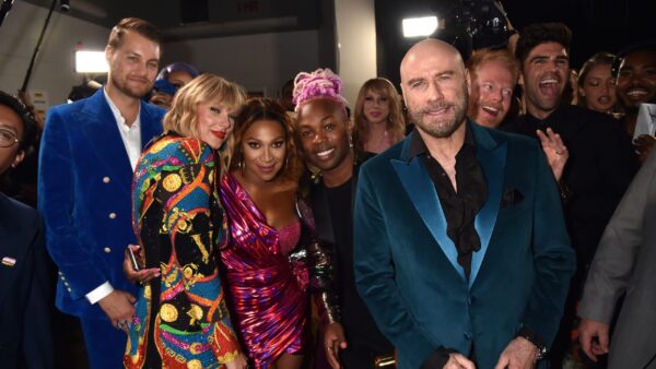Ο John Travolta παραλίγο να δώσει το MTV Award σε… άλλη Taylor Swift!