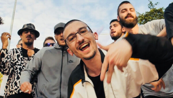 Ο Bloody Hawk «πλημμυρίζει» με συναίσθημα την κορυφή των Youtube Trends!