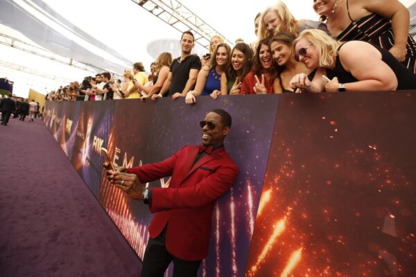 EMMY AWARDS 2019: μοδάτοι και μη, στο μωβ χαλί της βραδιάς