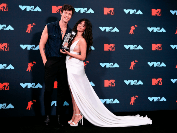 Αυτός είναι ο λόγος που δεν παραδέχεται ο Shawn Mendes τo είδυλλιό του με την Camila Cabello!