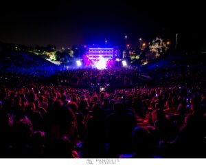 Η Καίτη Γαρμπή σε προωθητική φωτογραφία για το νέο τραγούδι «Κορμιά Χαμένα» σε συνεργασία με τον Φοίβο.