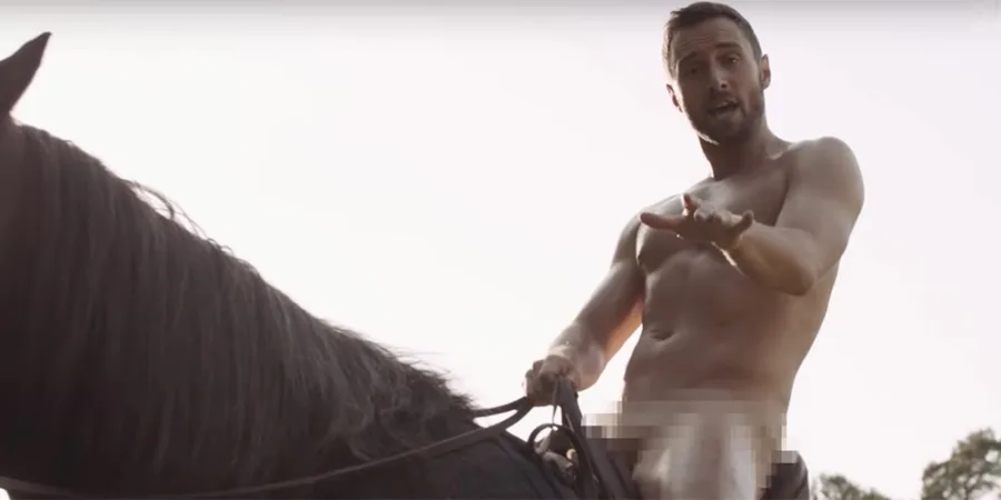 νικητής Eurovision Måns Zelmerlöw ολόγυμνος