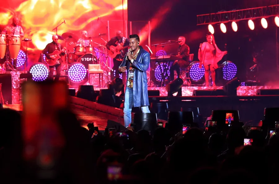 Romeo Santos Cardi B