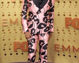 Ο RuPaul στο μωβ χαλί των Emmy Awards 2019.