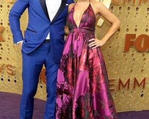 Ο Justin Hartley και η Chrishell Stause στα Emmy Awards 2019.