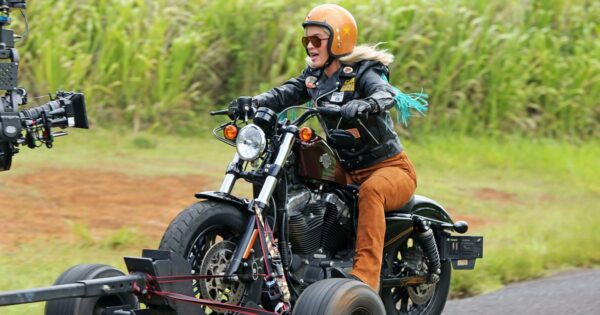 Πώς εμπνεύστηκε η Katy Perry το νέο της τραγούδι “Harleys in Hawaii”;