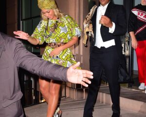 Η Beyoncé και ο Jay-Z με αποκριάτικες στολές σε βραδινή έξοδο.