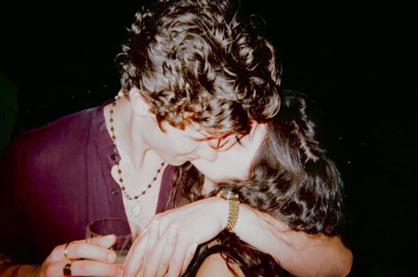 Πώς αντέδρασε η Camila Cabello, όταν «έμαθε» ότι ο Shawn Mendes τη χώρισε;