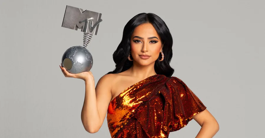 H Becky G παρουσιάστρια των MTV EMA 2019