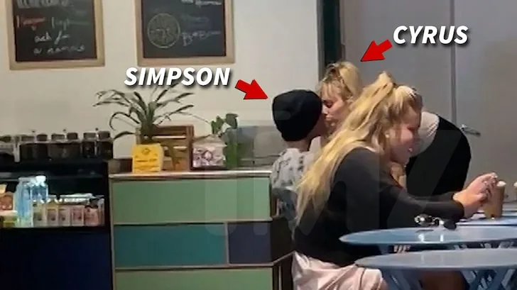 Miley Cyrus Cody Simpson kiss