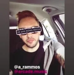 Ο Αναστάσιος Ράμμος σε Instagram story μέσα σε αυτοκίνητο με το GIF «ΣΕ ΔΥΟ ΜΟΝΟ ΜΑΤΙΑ».