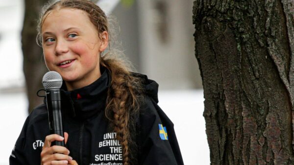 Η Greta Thunberg “εδώ και τώρα” δια χειρός David Scott
