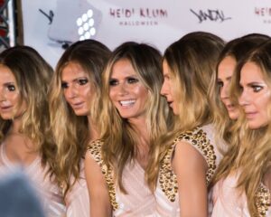 Η Heidi Klum με πέντε σωσίες της σε εκδήλωση Halloween.