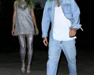 Η Heidi Klum και ο Tom Kaulitz με αποκριάτικες στολές γεμάτες γκλίτερ και πράσινα μαλλιά.