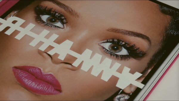 H Rihanna κυκλοφορεί τη φωτογραφική της αυτοβιογραφία