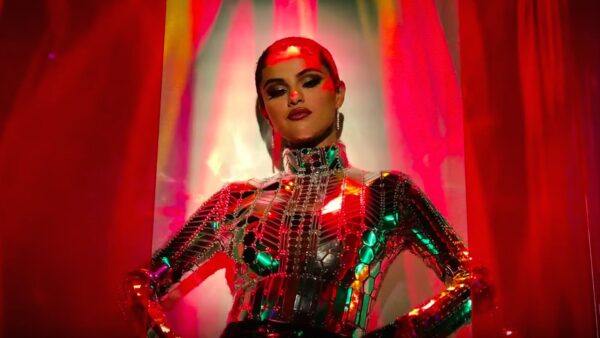 Selena Gomez κάνει την ανατροπή και κυκλοφορεί νέο single!