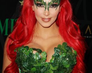 Η Kim Kardashian μεταμφιεσμένη σε Poison Ivy για το Halloween.