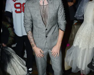 Ο Adam Lambert με μεταμφίεση διαβόλου για το Halloween.