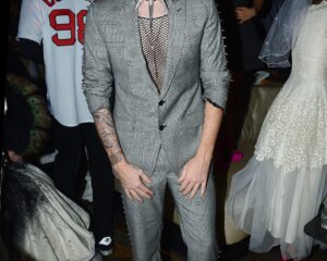 Ο Adam Lambert με μεταμφίεση διαβόλου για το Halloween.