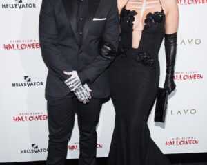Η Jennifer Lopez και ο Casper Smart με μακιγιάζ σκελετού σε εκδήλωση Halloween.