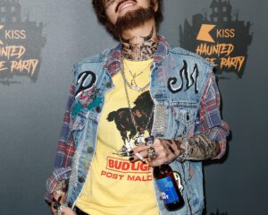 Η Rita Ora μεταμφιεσμένη σε Post Malone για το Halloween.