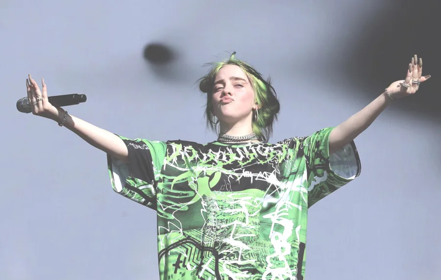 Η Billie Eilish ετοιμάζεται να κυκλοφορήσει δύο τραγούδια και ένα video clip