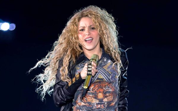 H Shakira μιλά για την επικείμενη εμφάνισή της στο Super Bowl…