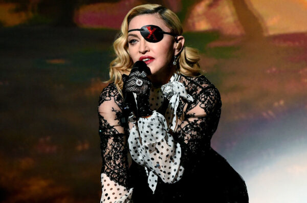 Η Madonna διέκοψε τη συναυλία της και άρχισε να πίνει μπύρα με τον Lil Nas X