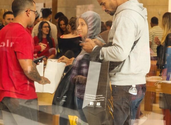 H Cardi B ξοδεύει χιλιάδες Δολάρια ψωνίζοντας δώρα για τα παιδιά