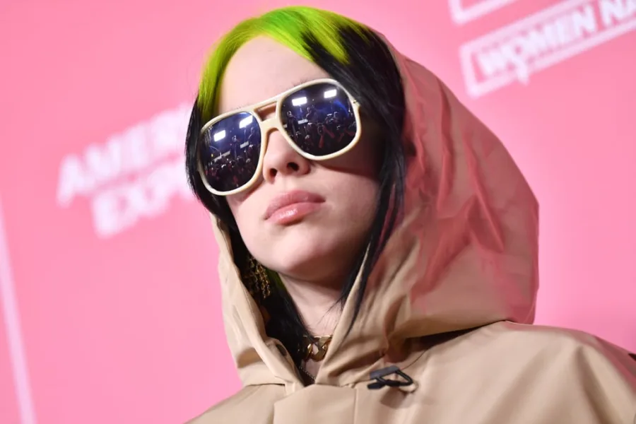 Η Billie Eilish ανακηρύχθηκε γυναίκα της χρονιάς