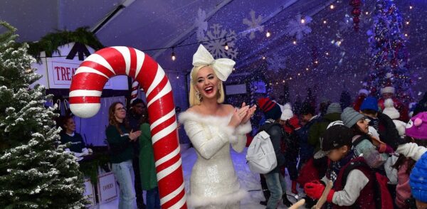 Η Katy Perry σε ρόλο μαμάς και θείας φέτος τα Χριστούγεννα