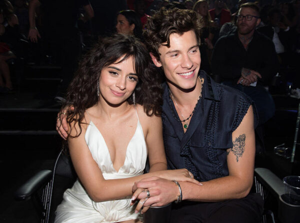 Η Camila Cabello αποκαλύπτει γιατί δεν φιλάει τον Shawn Mendes στη σκηνή