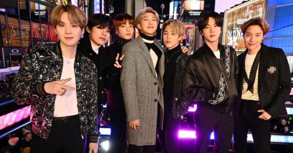 To 2020 ξεκίνησε εντυπωσιακά με τους BTS στην Times Square