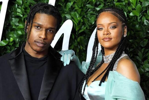 Η Rihanna και ο Asap Rocky κυκλοφορούν μαζί, αναζωπυρώνοντας τις φήμες που τους θέλουν ζευγάρι!