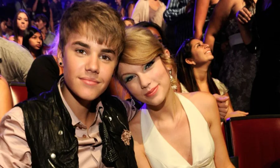 Ο Justin Bieber και η Taylor Swift σε εκδήλωση