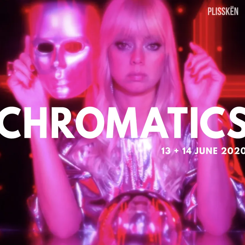Η Ruth Radelet των Chromatics σε αφίσα για το Plisskën Festival.