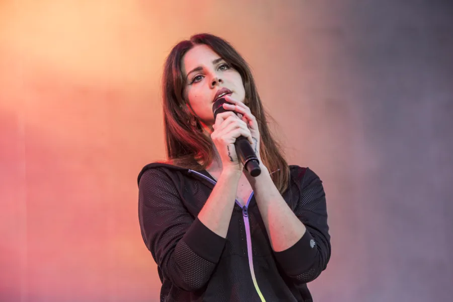 Η Lana Del Rey ακυρώνει τις συναυλίες της σε Ευρώπη και Αγγλία!