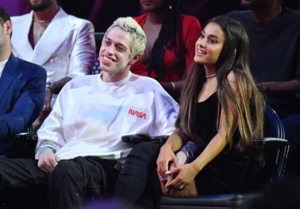 Ο Pete Davidson αποκαλύπτει γιατί χώρισε με την Ariana Grande!