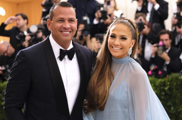 Η JLo  και ο Alex Rodriguez δοκιμάζουν το “Flip The Switch Challenge”!