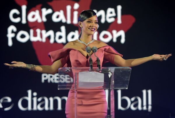 Η Rihanna κάνει δωρεά 5 εκατομμύρια δολάρια μέσω του φιλανθρωπικού  της ιδρύματος!