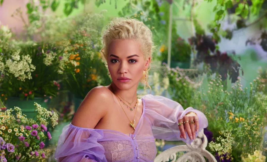 Rita Ora συνεργάζεται με τον Bob Geldof ενάντια στον κορονοϊό