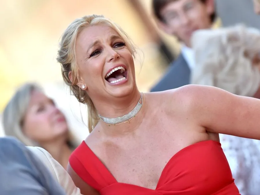 Η Britney Spears έβαλε φωτιά στο προσωπικό της γυμναστήριο!