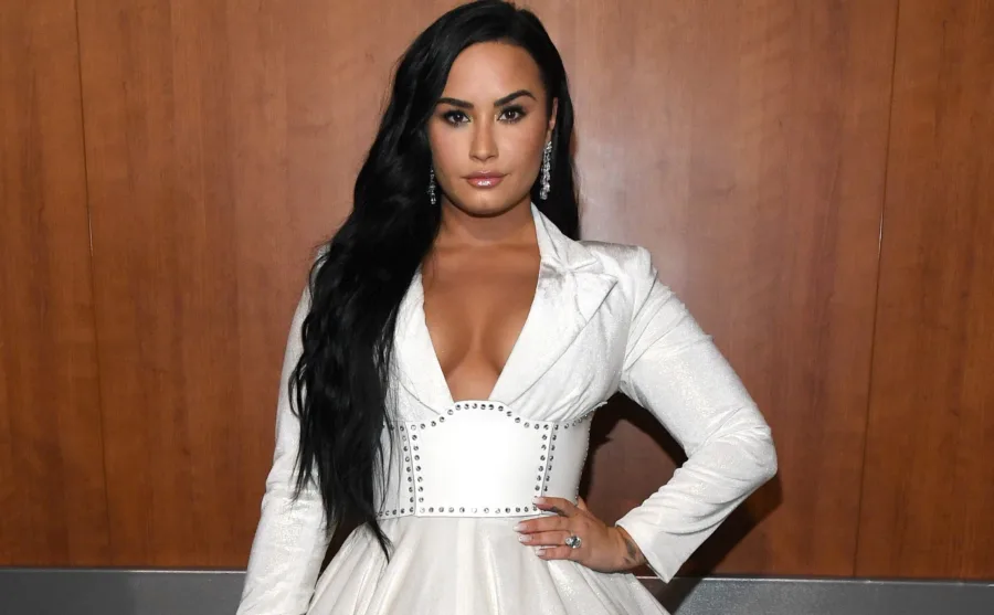 Η Demi Lovato πιστεύει ότι θα είχε πλάκα να κάνει παιδιά με γυναίκα!