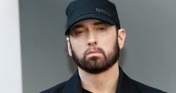 O Eminem δημοπρατεί ένα σπάνιο ζευγάρι sneakers για την οικονομική ενίσχυση λόγω του κορονοϊού!