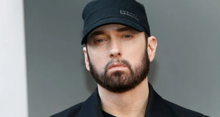 O Eminem δημοπρατεί ένα σπάνιο ζευγάρι sneakers για την οικονομική ενίσχυση λόγω του κορονοϊού!