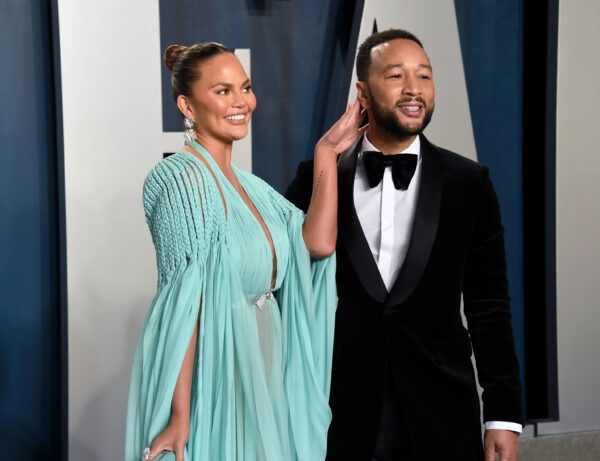 H Chrissy Teigen «τα έβαλε» με τον σύζυγό της, John Legend και διέρρευσε το νέο ακυκλοφόρητο album του!