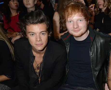Ο Harry Styles και ο Ed Sheeran σε εκδήλωση.