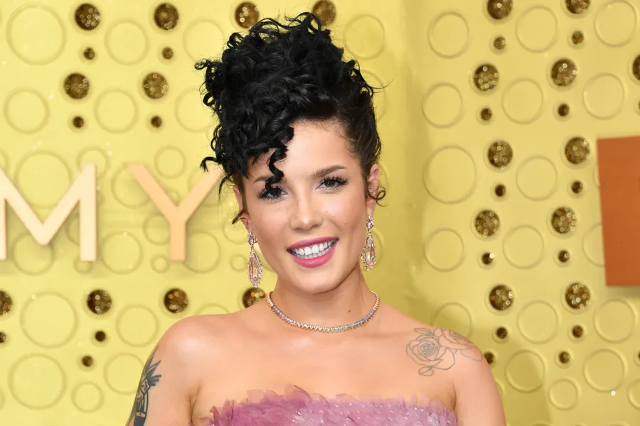 Η Halsey θα πρωταγωνιστήσει για πρώτη φορά σε νέα τηλεοπτική σειρά!