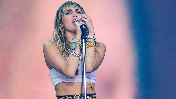 Για ποιο λόγο η Miley Cyrus έκανε εγχείρηση τον περασμένο Νοέμβριο;