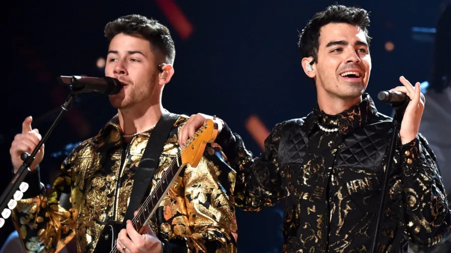 Joe Nick Jonas ένα πρόσωπό